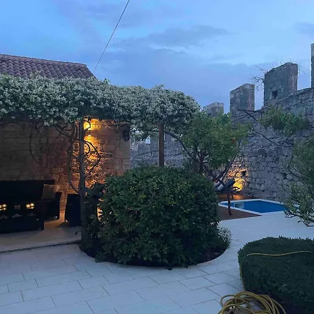 Luxury With Large Rooftop Terrace And Pool Villa *