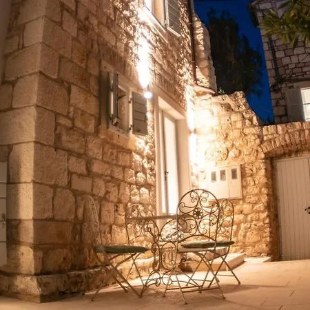 Villa Luxury With Large Rooftop Terrace And Pool