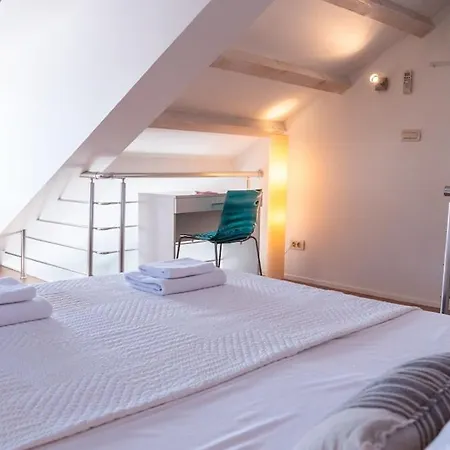 Luxury With Large Rooftop Terrace And Pool